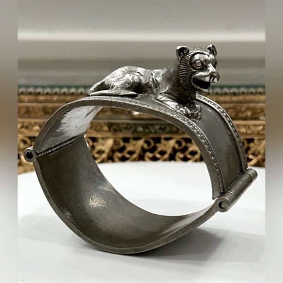 VTG RARE MMA 1976 Pewter Lion Cuff Bracelet - EUC - King Tut - Egyptian Revival - Picture 11 of 17